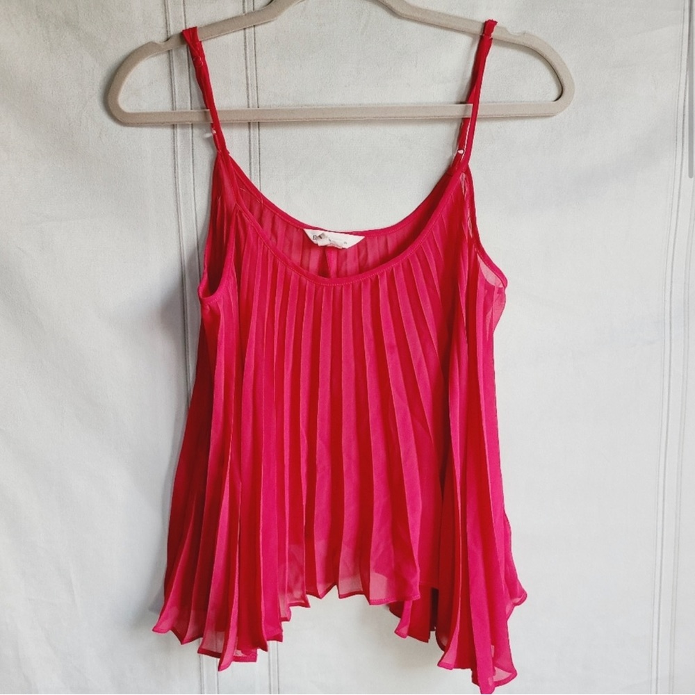 3/$30 BCBGeneration Pleated Tank Top Pink
Size: M